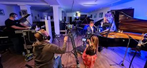 Flügel im Studio Studio Aufnahme mit schwarzem Flügel