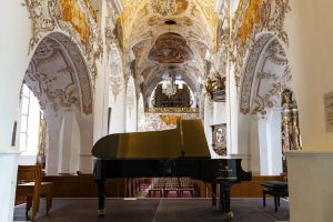 Yamaha CFX Konzertflügel Yamaha CFX Konzertflügel in Kirche