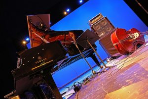 Yamaha CFX on stage Yamaha CFX on Satge - Lid open