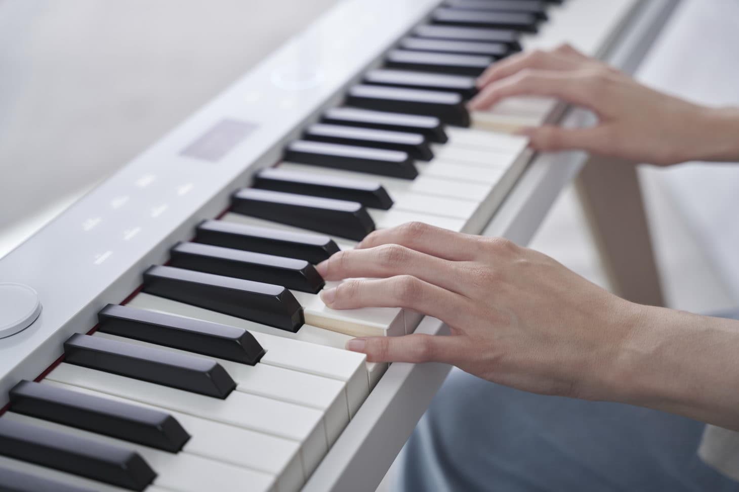 PX-S7000WE_MOODPIC_JAPAN_2022_0615_1321 Casio Privia PX-7000WE play