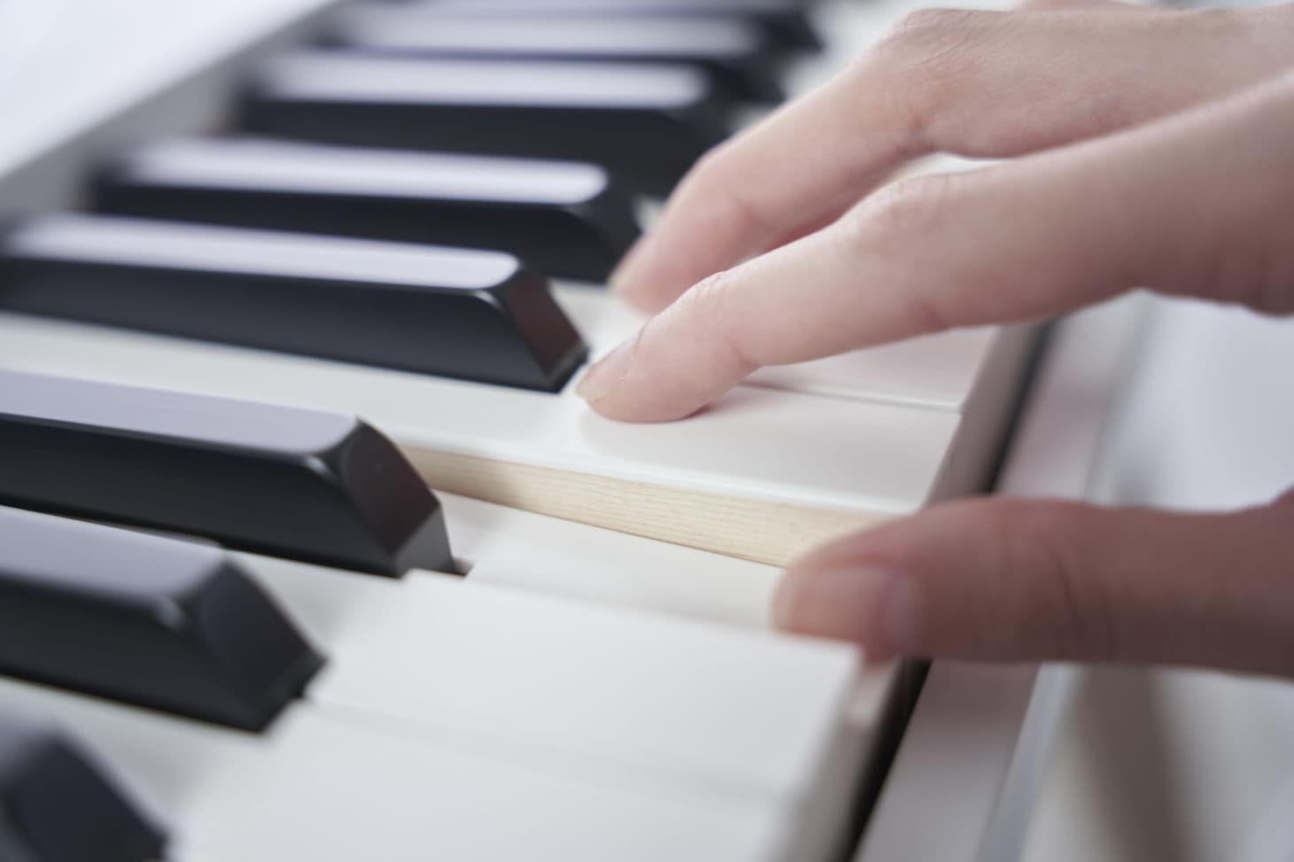 PX-S7000WE_MOODPIC_JAPAN_2022_0615_1377 Casio Privia PX-7000WE play