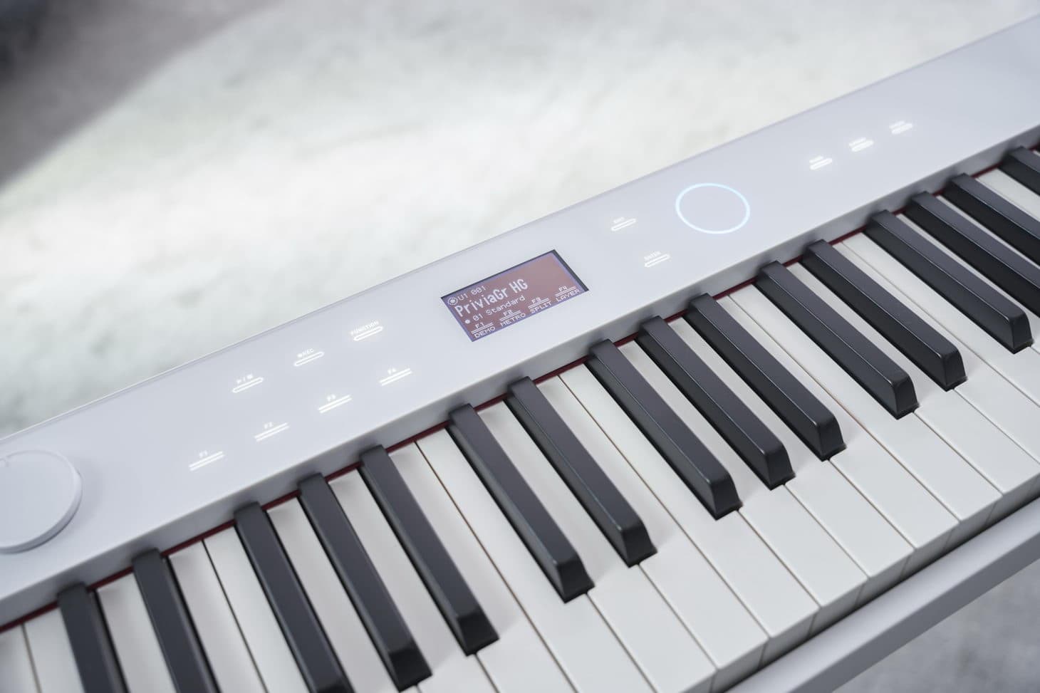PX-S7000WE_MOODPIC_JAPAN_2022_0615_1540 Casio Privia PX-7000 white close