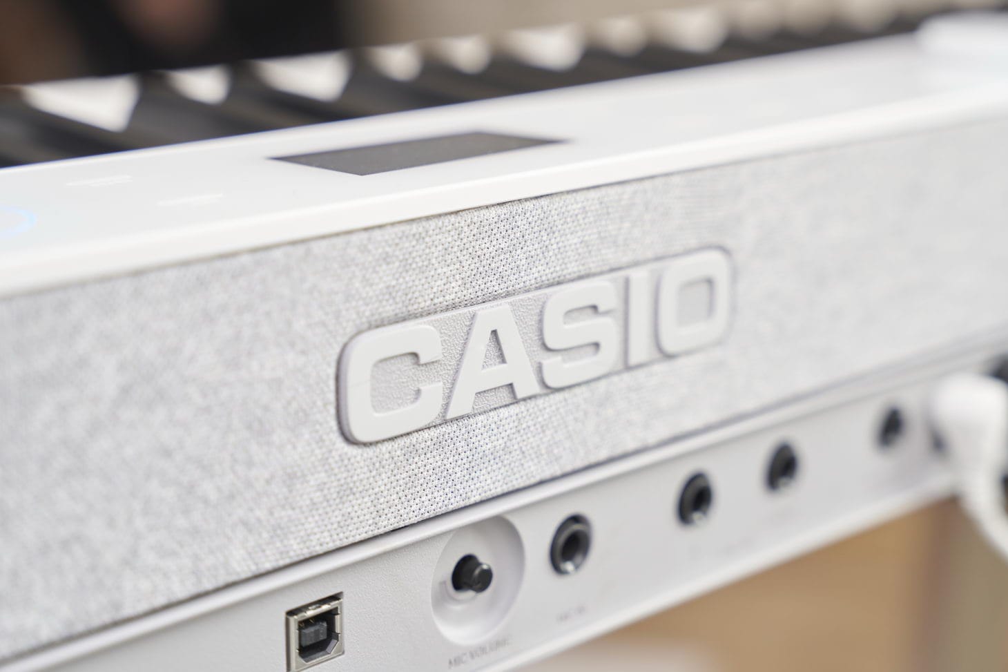PX-S7000WE_MOODPIC_JAPAN_2022_0615_1542 Casio Privia PX-7000 white close up