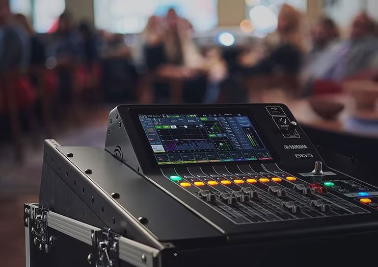 DM3-image-installed-sound Yamaha DM3 Mixing Console für Live Music