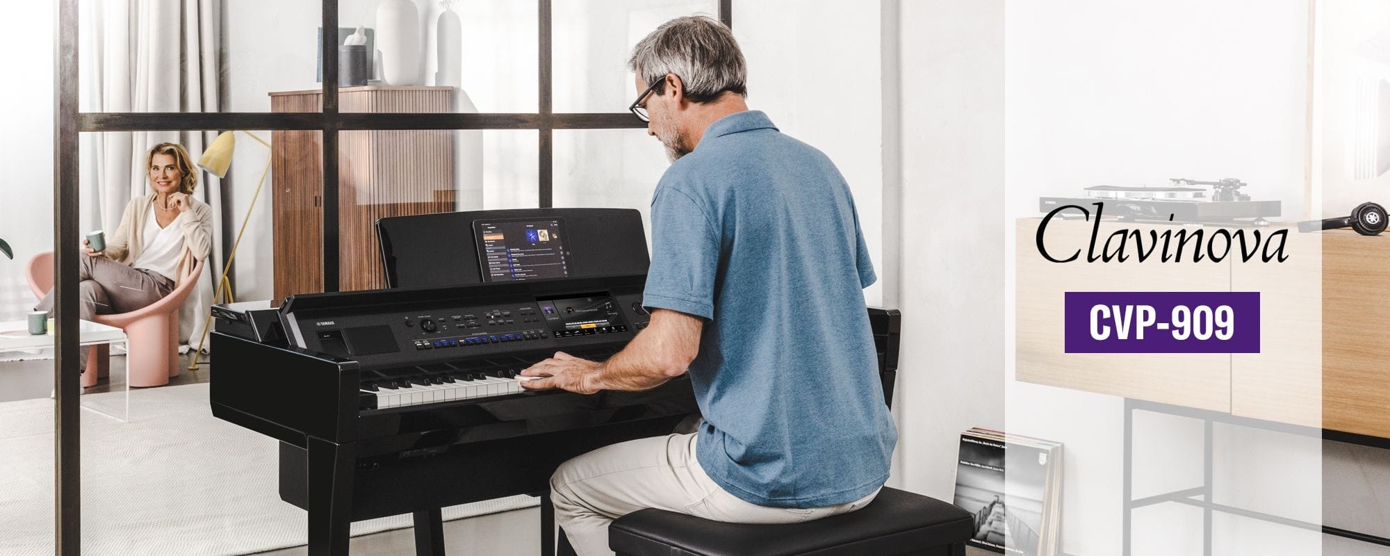 KV_CVP-909_herader_2 Yamaha CVP 909PE - man playing