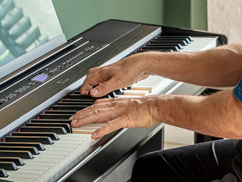 Yamaha P-525 Klaviatur Yamaha P-525 Klaviatur spielen