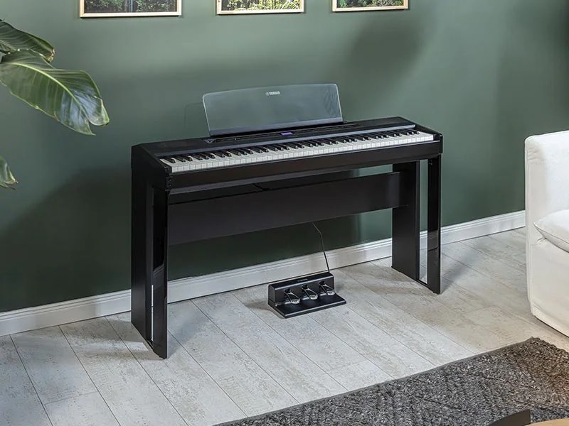Yamaha P-525 Lifestyles Image Yamaha P-525 im Wohnzimmer