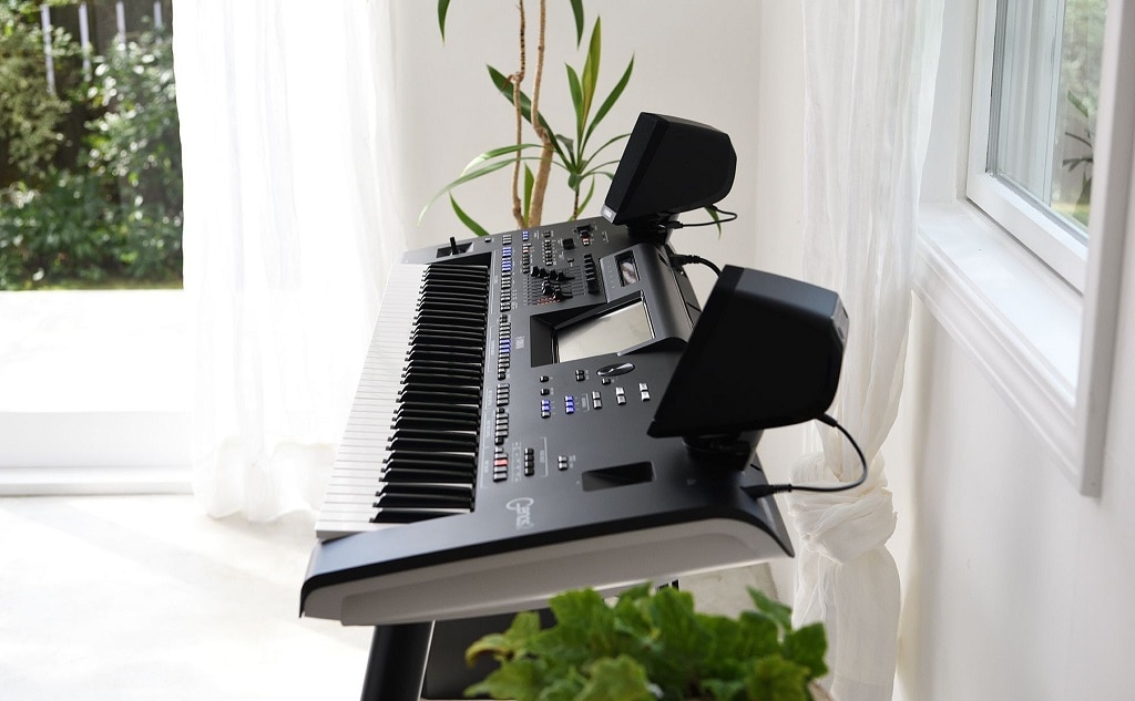 Yamaha genos lifestyle 3 Yamaha Genos2 Workstation side