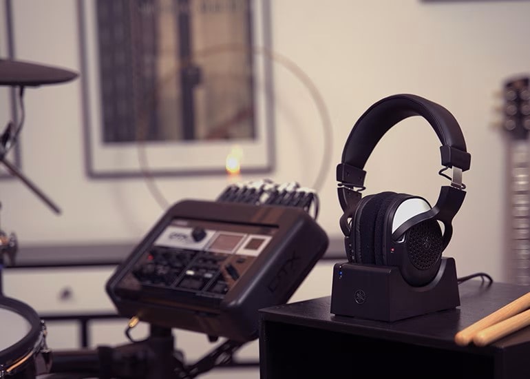 01_YH_WL500 Yamaha YH_WL500 Wireless Headphone Studio