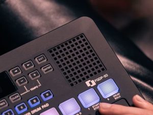 02-FGDP-50-PlayAnywhere-02_e42b1c22269004dda50bc4000e65d597 Yamaha FGDP-50 Finger Drum Pad Speaker