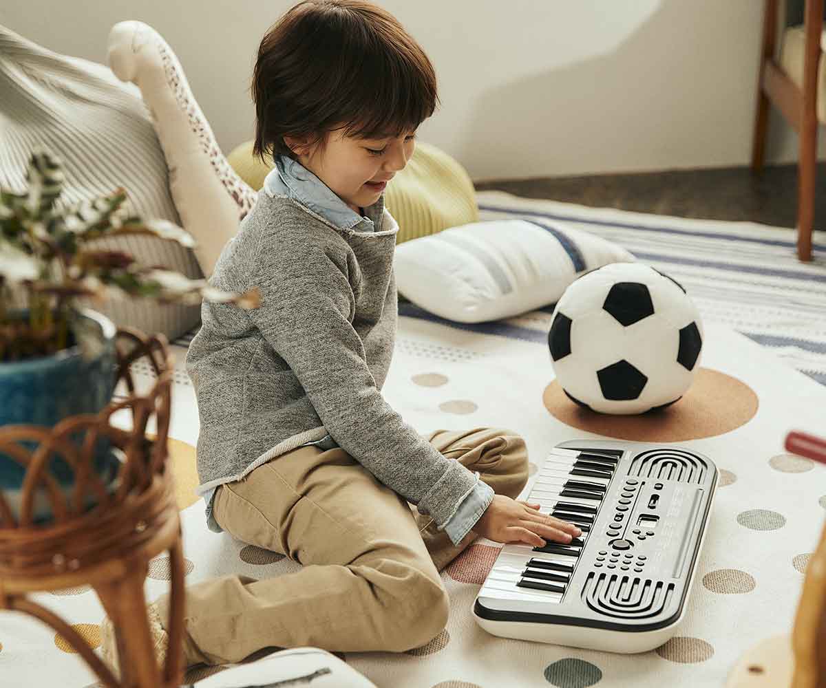 Casio-SA-51-Moodpic Casio SA-81 Kind spielt