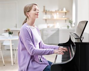 Clavinova_index_series_clp Frau Spielt auf Yamaha Clavinova