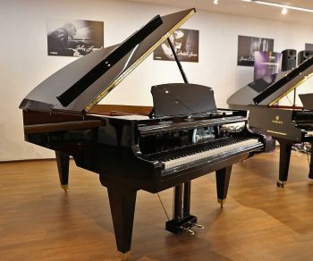 Bösendorfer 200 schwarz poliert im Ausstellungsraum gebraucht